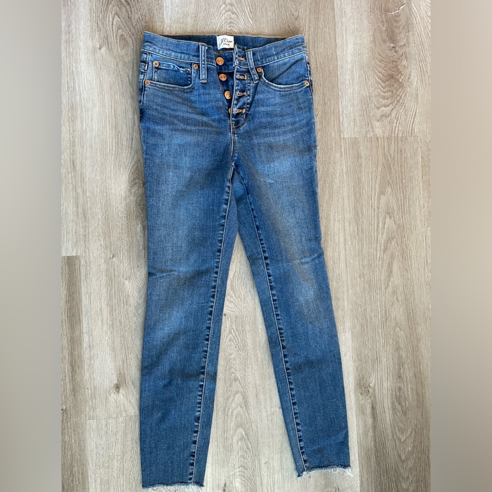 J Crew 9” toothpick skinny jean. Size 25. Button front closure.